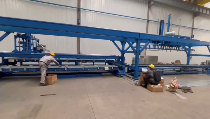 裝配式樓層板，自動沖孔自動鎖付生產(chǎn)線