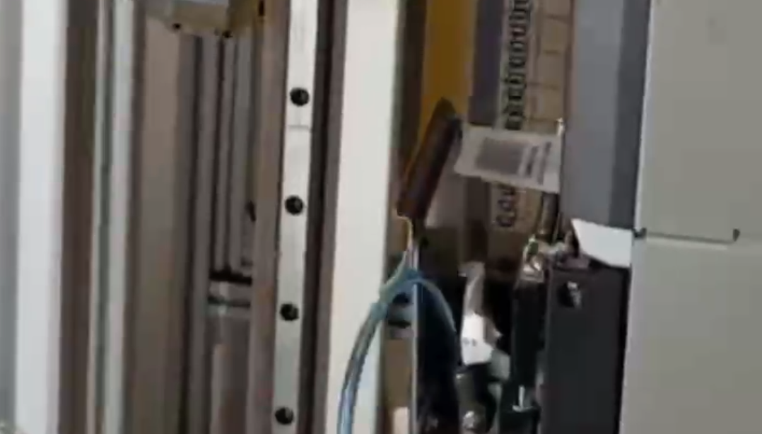 自動貼標(biāo)簽設(shè)備